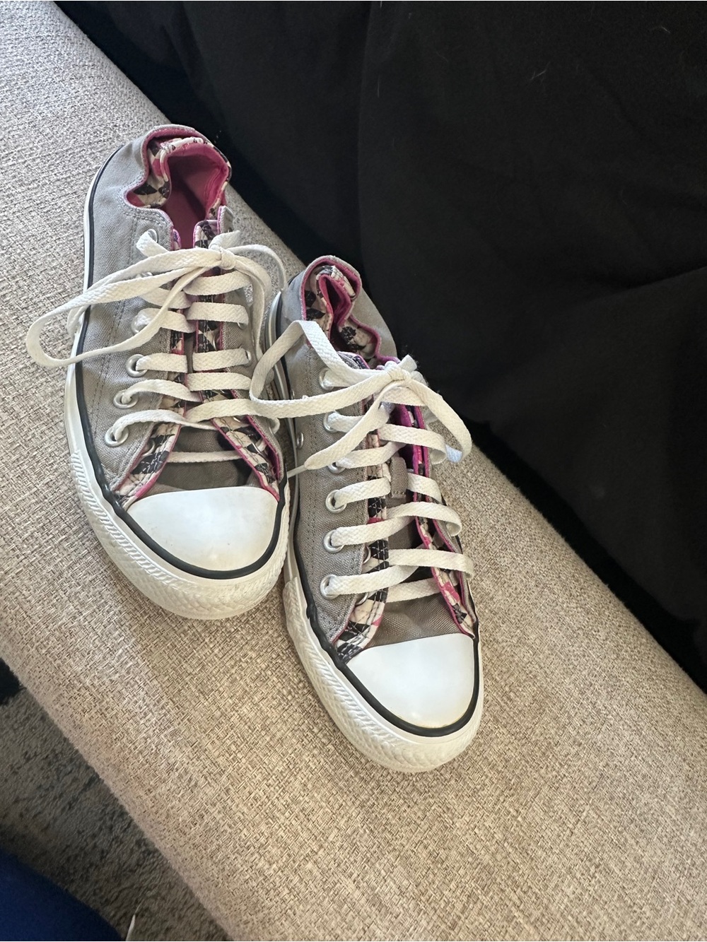 Converse Low-Top Sneakers in Gray with Pink Lining - Picture 2 of 5